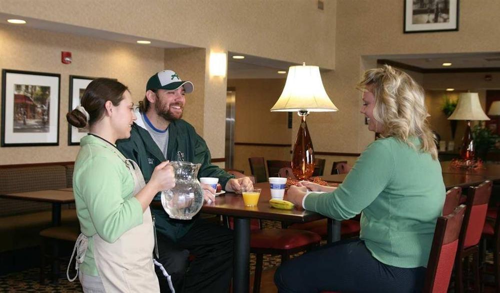 Hampton Inn & Suites Toledo-Perrysburg Rossford Étterem fotó