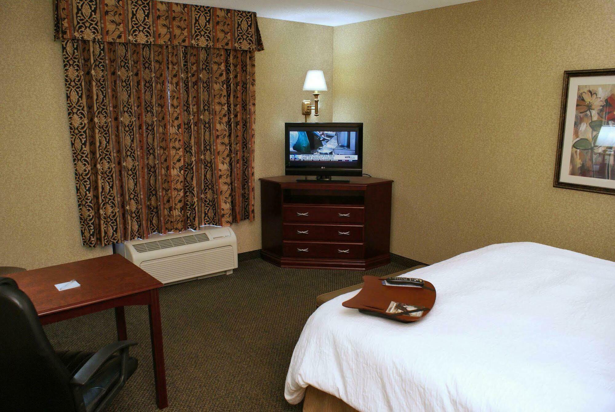 Hampton Inn & Suites Toledo-Perrysburg Rossford Szoba fotó